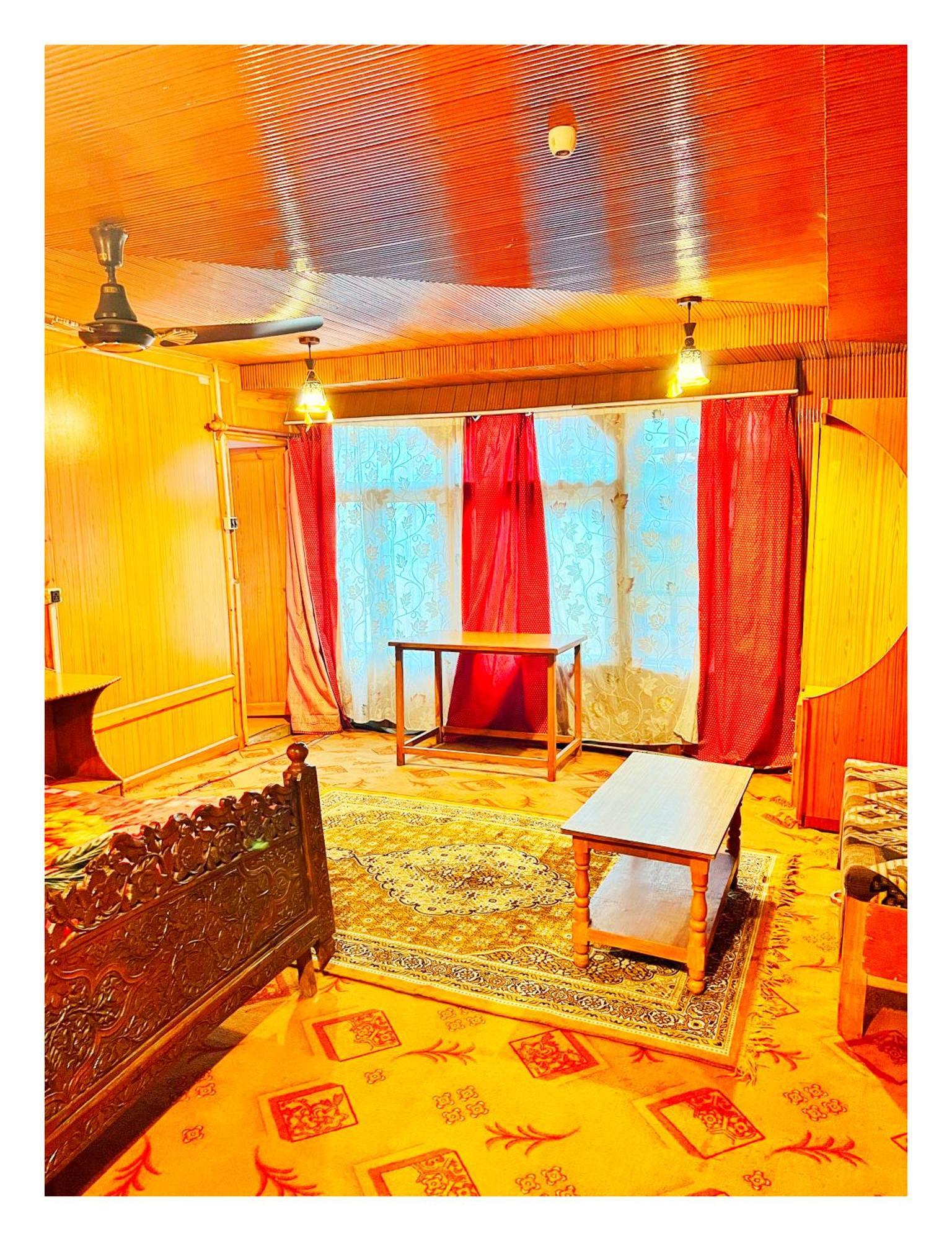 Backyard Stays With Dal Lake View Srīnagar エクステリア 写真
